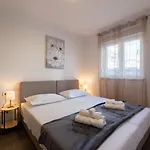 Apartament Maya & Tina *