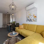 Maya & Tina Apartament *