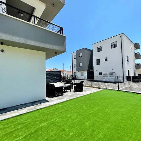 Maya & Tina Apartman